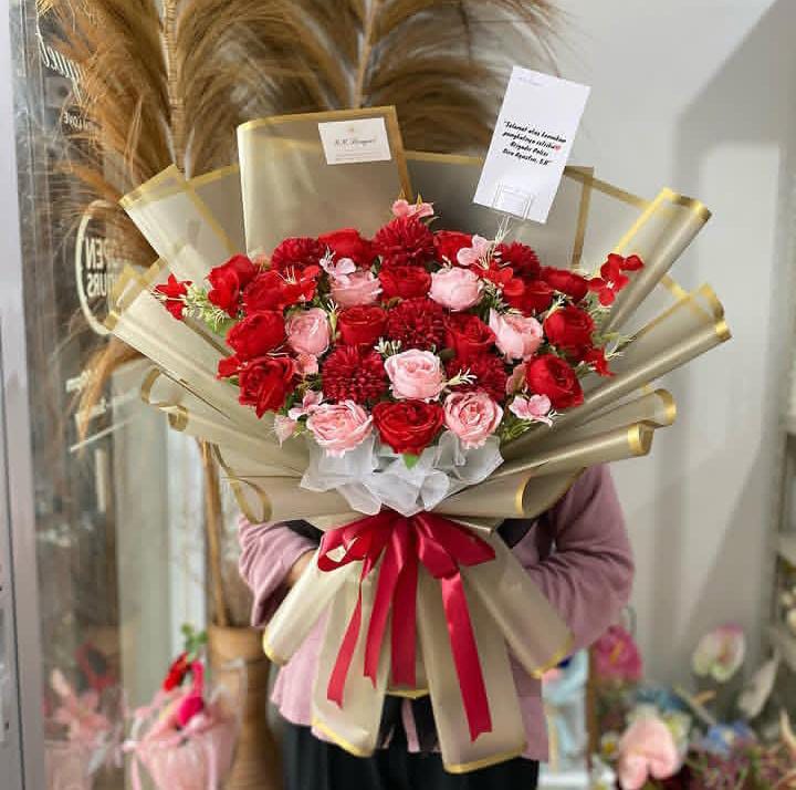 Golden Imperial Rose Bouquet