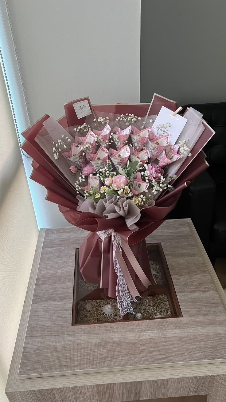 Maroon Roseate Money Bouquet